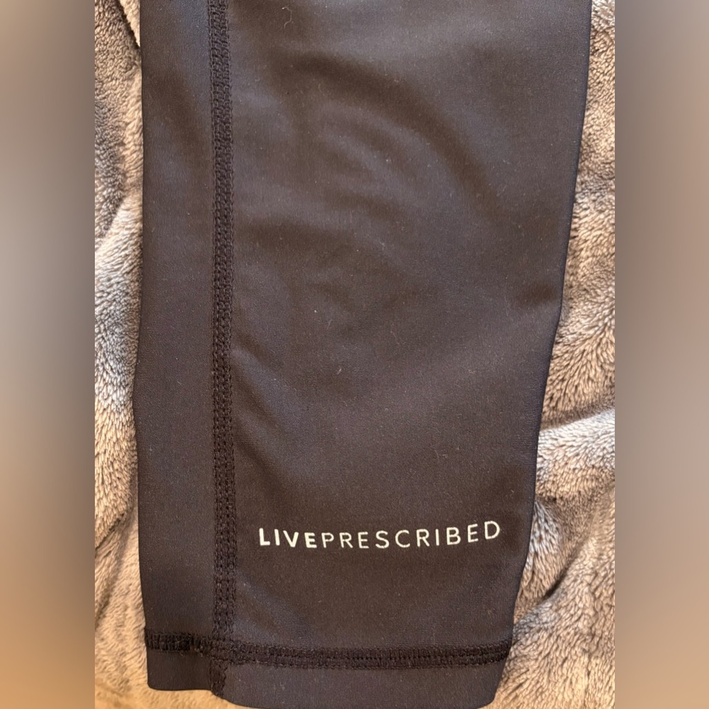 LRX Designer Compression Leggings with pockets! - Picture 2 of 5